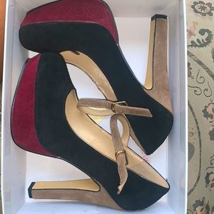 Steve Madden size 8 P-Toni Black Multi